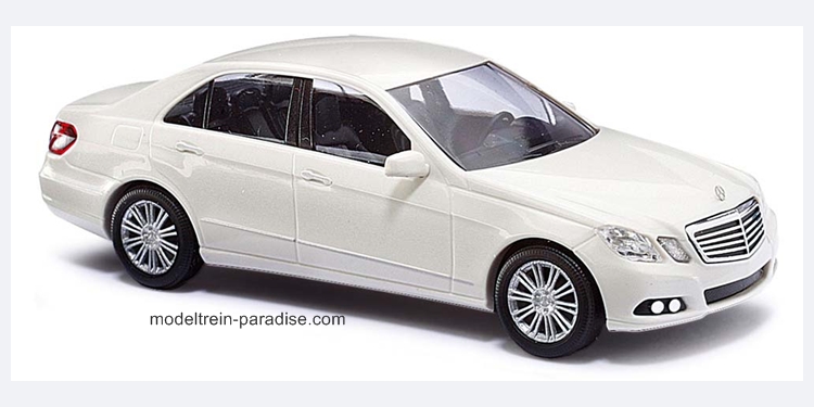 44203 ... Mercedes-Benz E-Klasse, Limousine .. Weiss