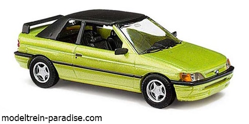 45708 ... Ford Escort Cabrio Groen