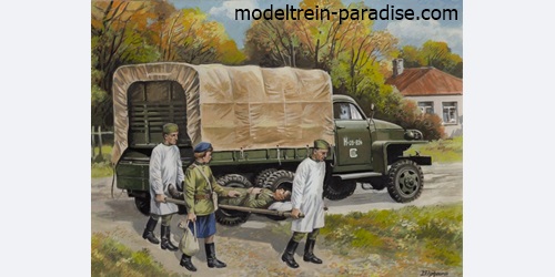 35513 ... Studebaker US6 with Soviet Medical Personnel