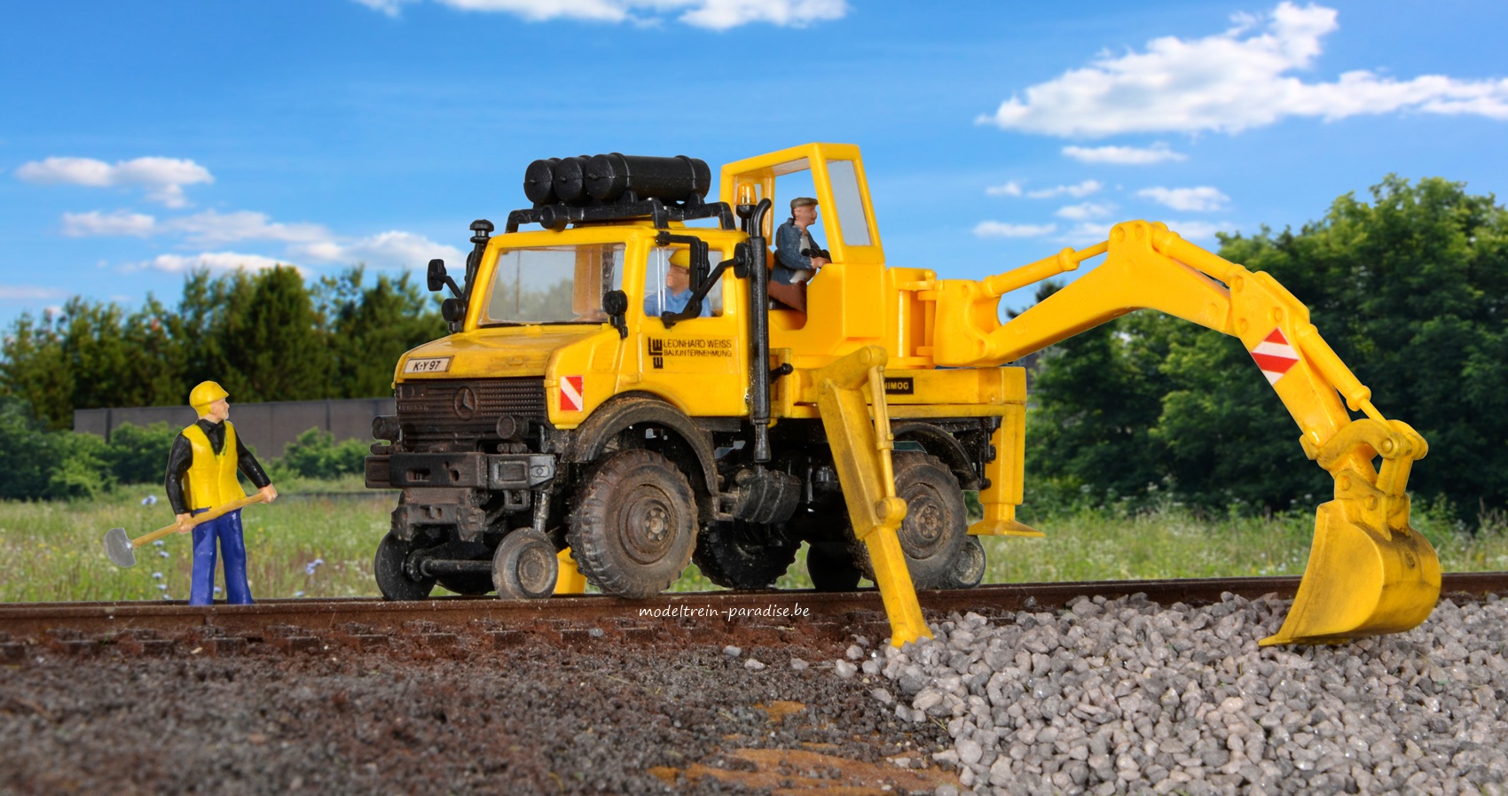 16307 ... Unimog .. Met tweeweg met graafmachine