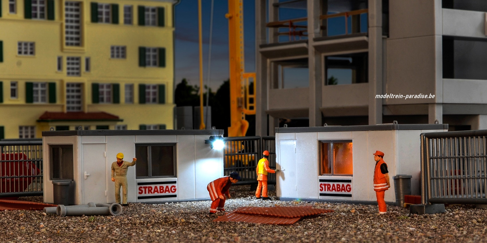 38626 ... Containers Strabag met verlichting