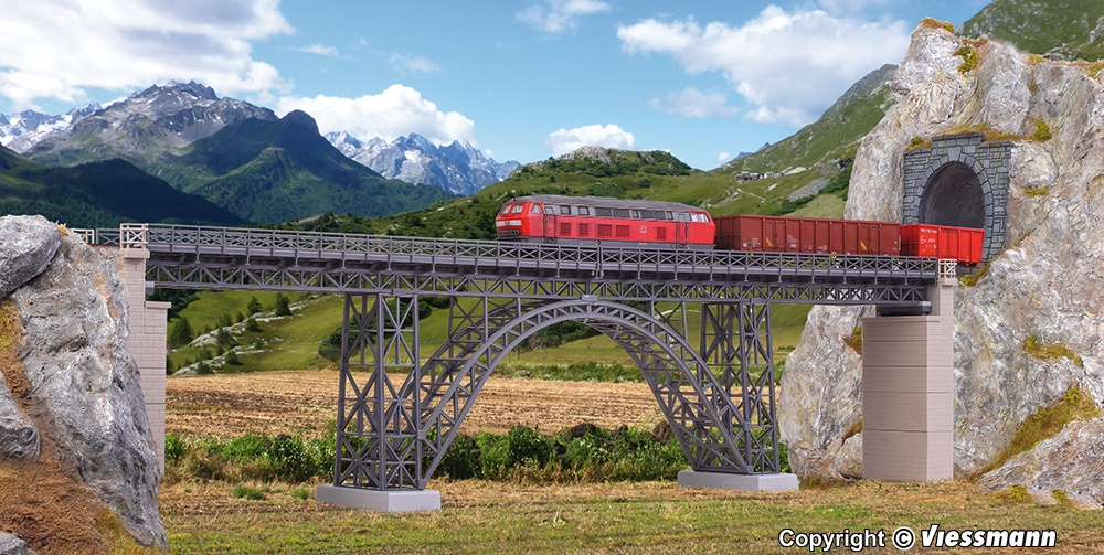 38704 ... Stalen brug-viadukt … ,,Müngstertal'' .. 1-spoor