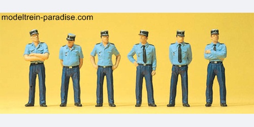 25108 ... Politieagenten in zomeruniform